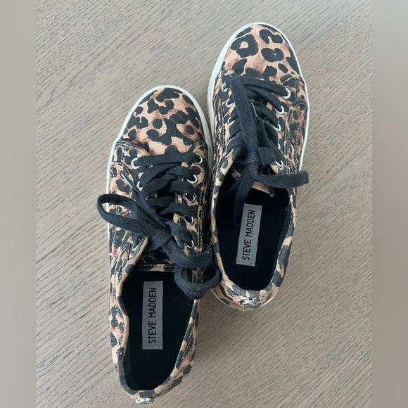 Steve Madden Emmi Leopard Print Platform Sneakers - Picture 15 of 16
